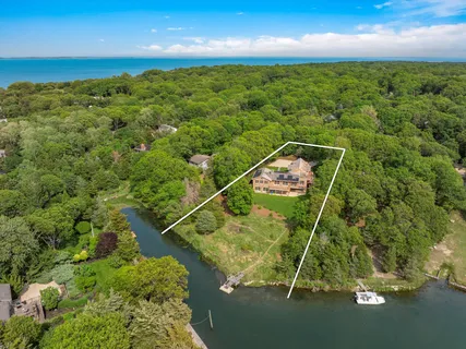 $6,795,000 | 206 Water Hole Road, East Hampton, NY 11937