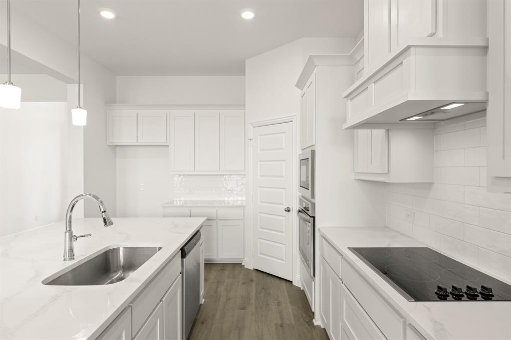 6805 Lancashire Way Forney, TX 75126 - Photo 15 of 28 15. 6805 Lancashire - Kitchen (3)