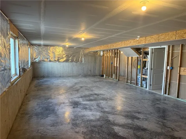 $329,990 | 2210 Crestview Court, Raymore, MO 64083