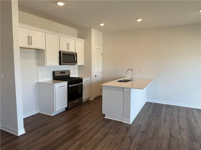 $329,990 | 2210 Crestview Court, Raymore, MO 64083