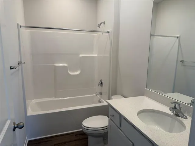 $329,990 | 2210 Crestview Court, Raymore, MO 64083