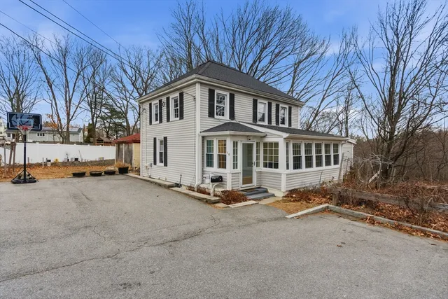 $2,500 | 16 Floyd Street, Unit 1, Woburn, MA 01801