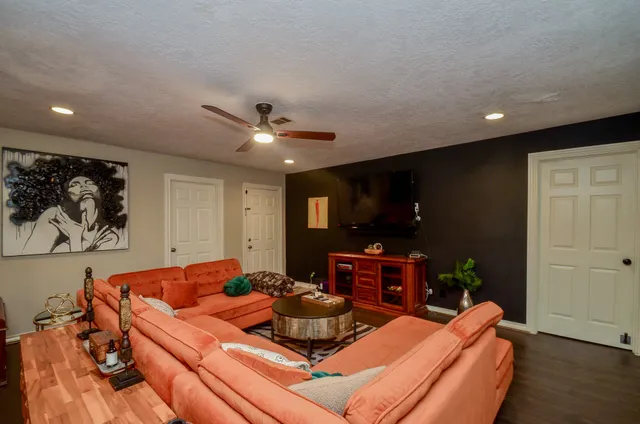 $3,875 | 4315 Fernwood Drive, Houston, TX 77021