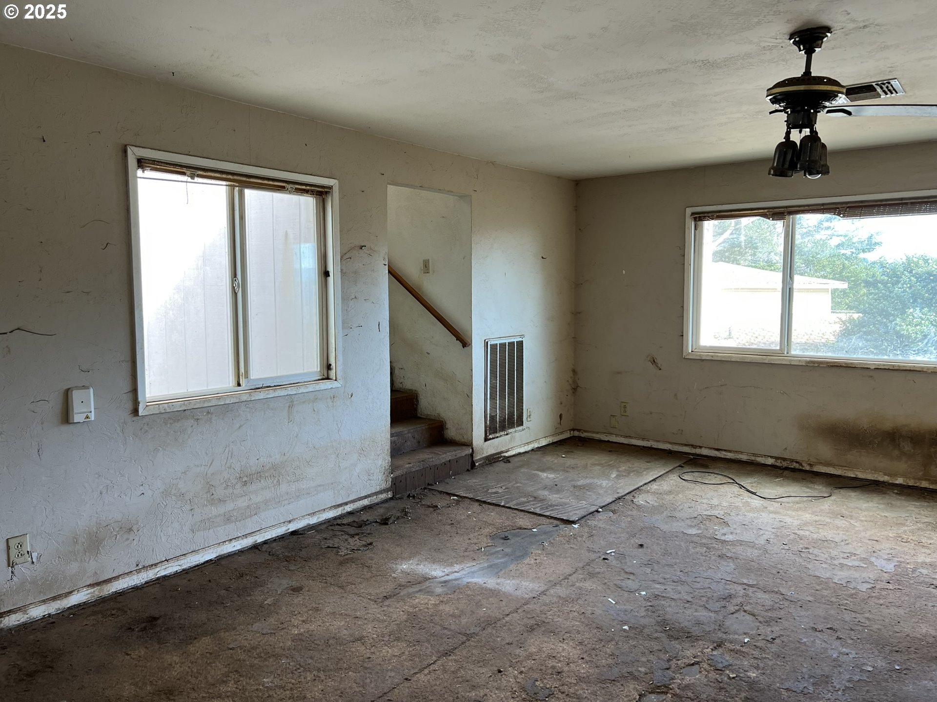 1032 Marina Heights Road Brookings, OR 97415 - Photo 11 of 43 a view of an empty room and window