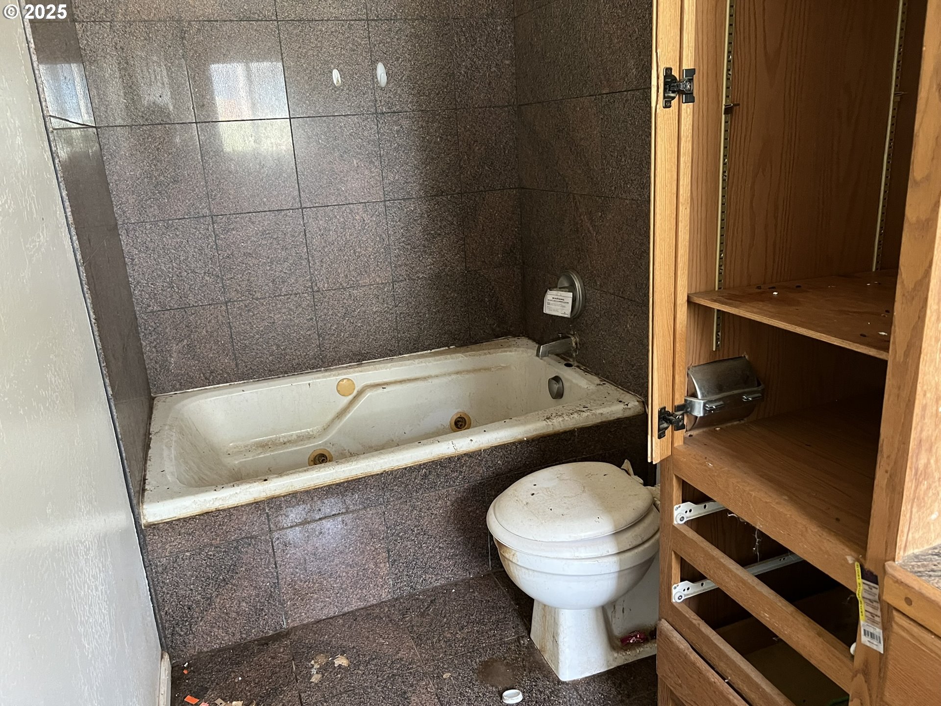 1032 Marina Heights Road Brookings, OR 97415 - Photo 20 of 43 a bathroom with a sink and a toilet