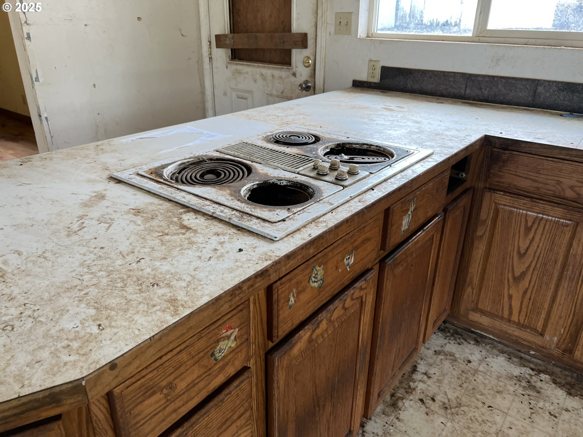1032 Marina Heights Road Brookings, OR 97415 - Photo 2 of 43 a kitchen with stove and cabinets