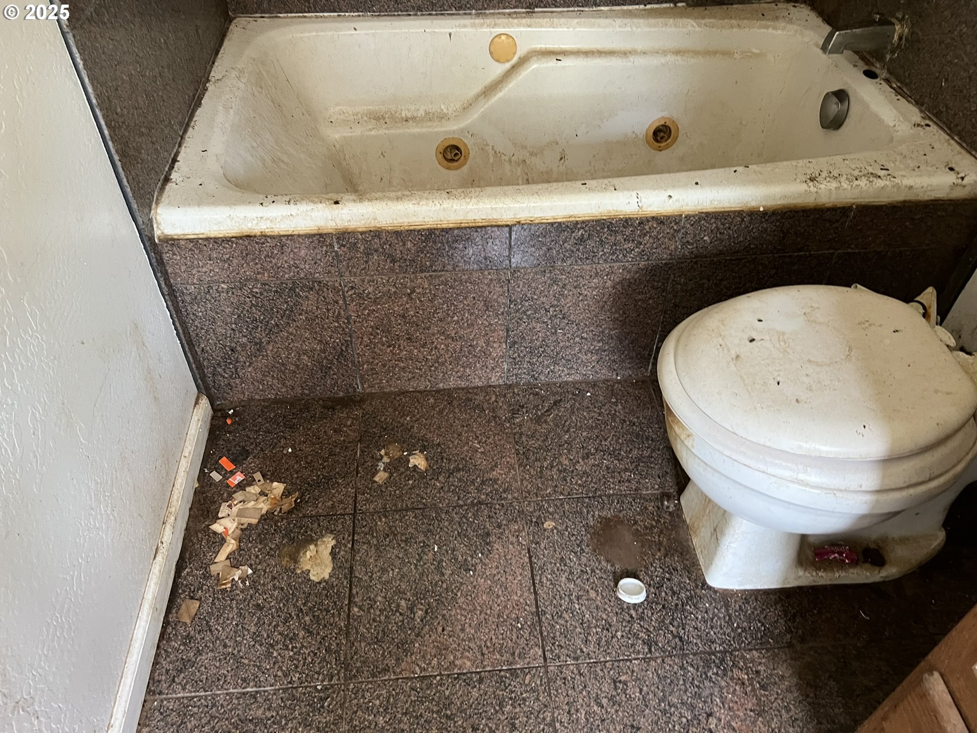 1032 Marina Heights Road Brookings, OR 97415 - Photo 21 of 43 a bathroom with a sink and mirror
