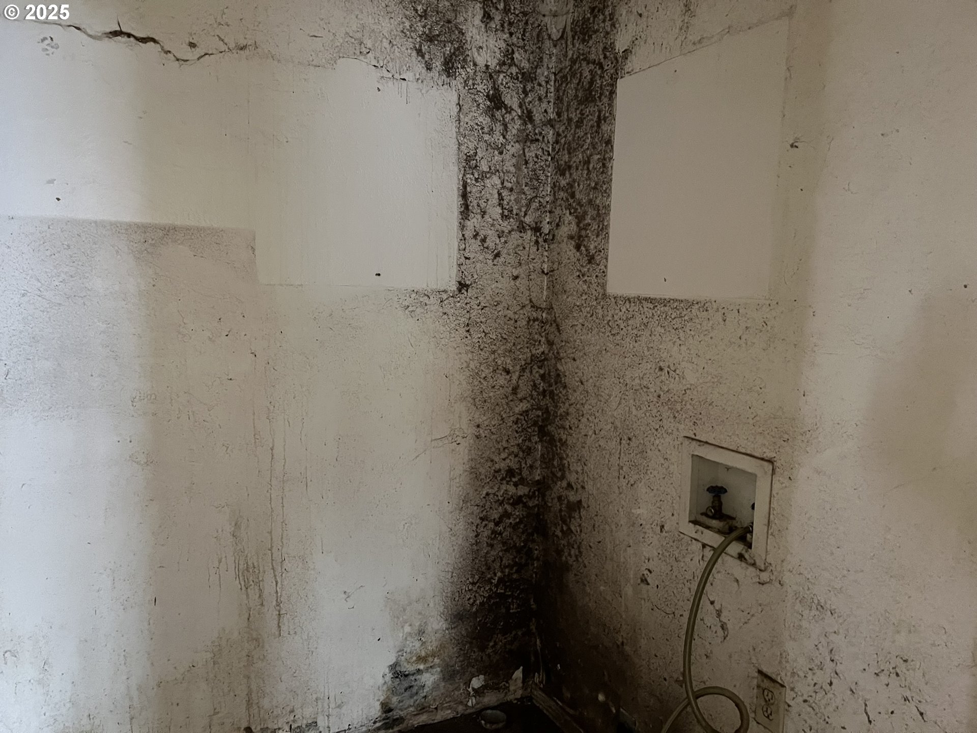 1032 Marina Heights Road Brookings, OR 97415 - Photo 32 of 43 a bathroom with a shower