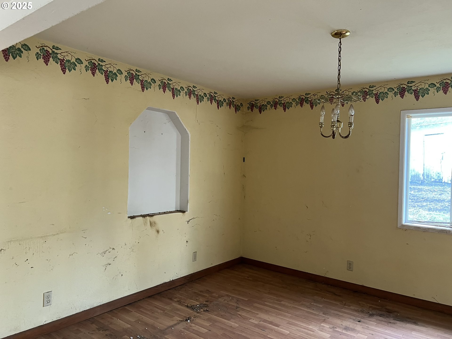 1032 Marina Heights Road Brookings, OR 97415 - Photo 36 of 43 an empty room with windows