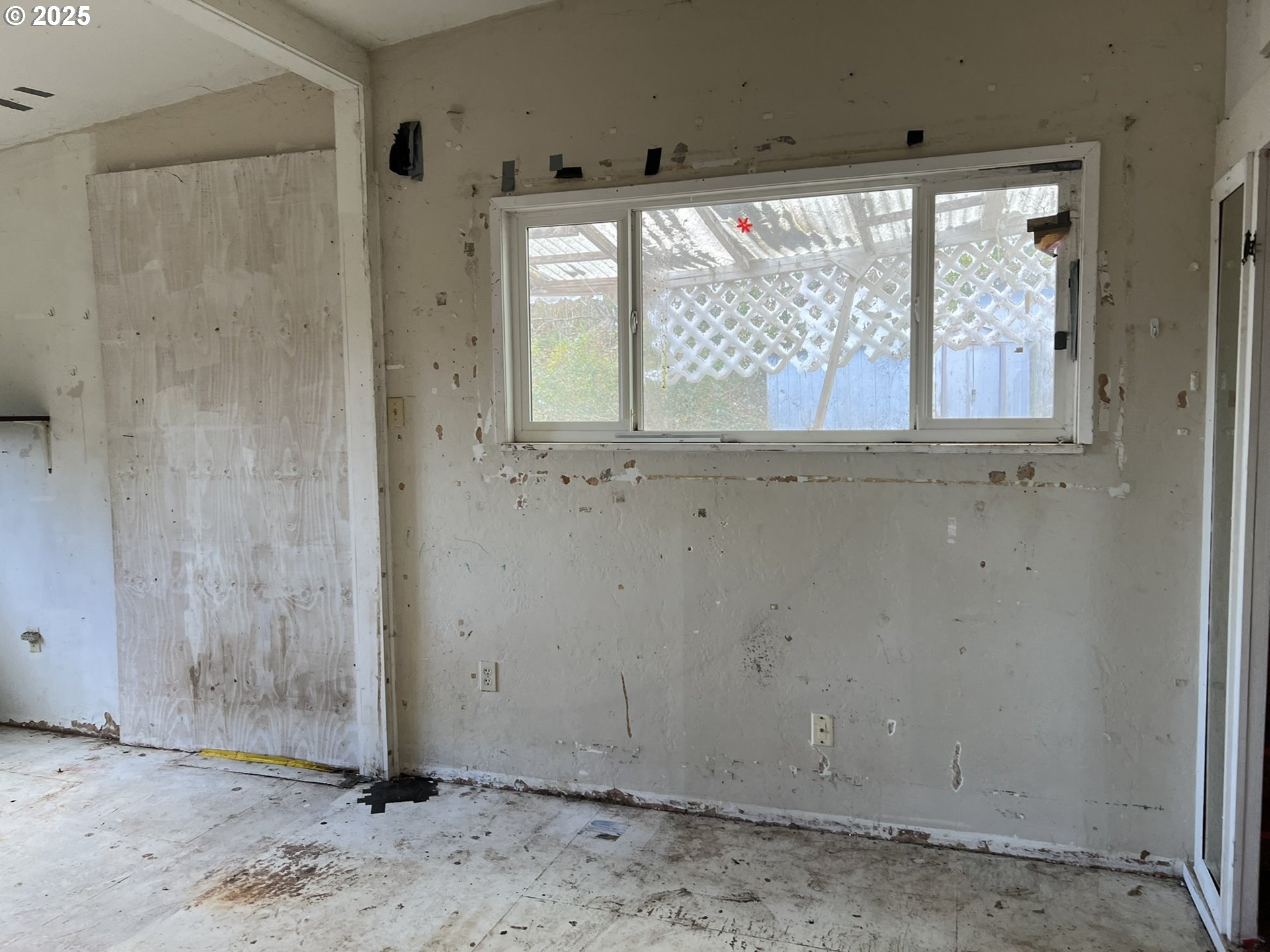 1032 Marina Heights Road Brookings, OR 97415 - Photo 42 of 43 a view of a window in an empty room