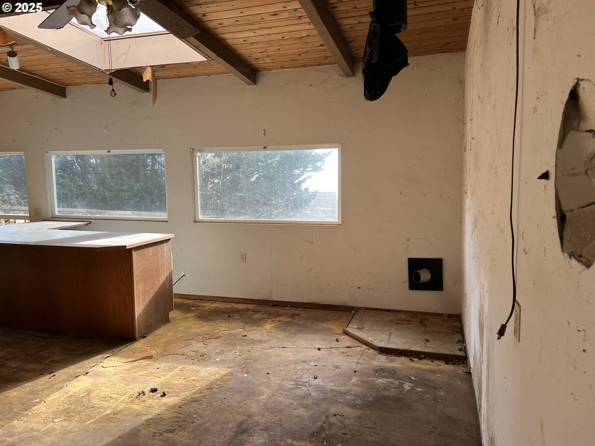 1032 Marina Heights Road Brookings, OR 97415 - Photo 43 of 43 a view of a storage & utility room