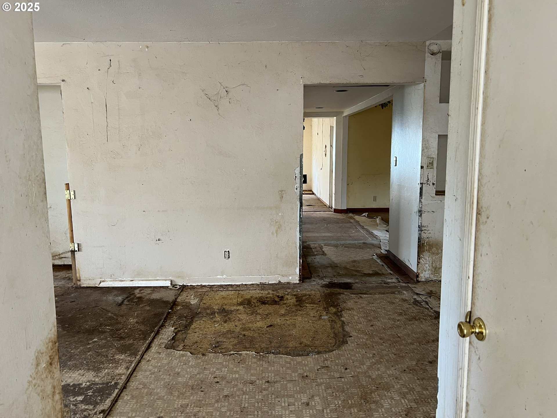 1032 Marina Heights Road Brookings, OR 97415 - Photo 5 of 43 a view of a bathroom