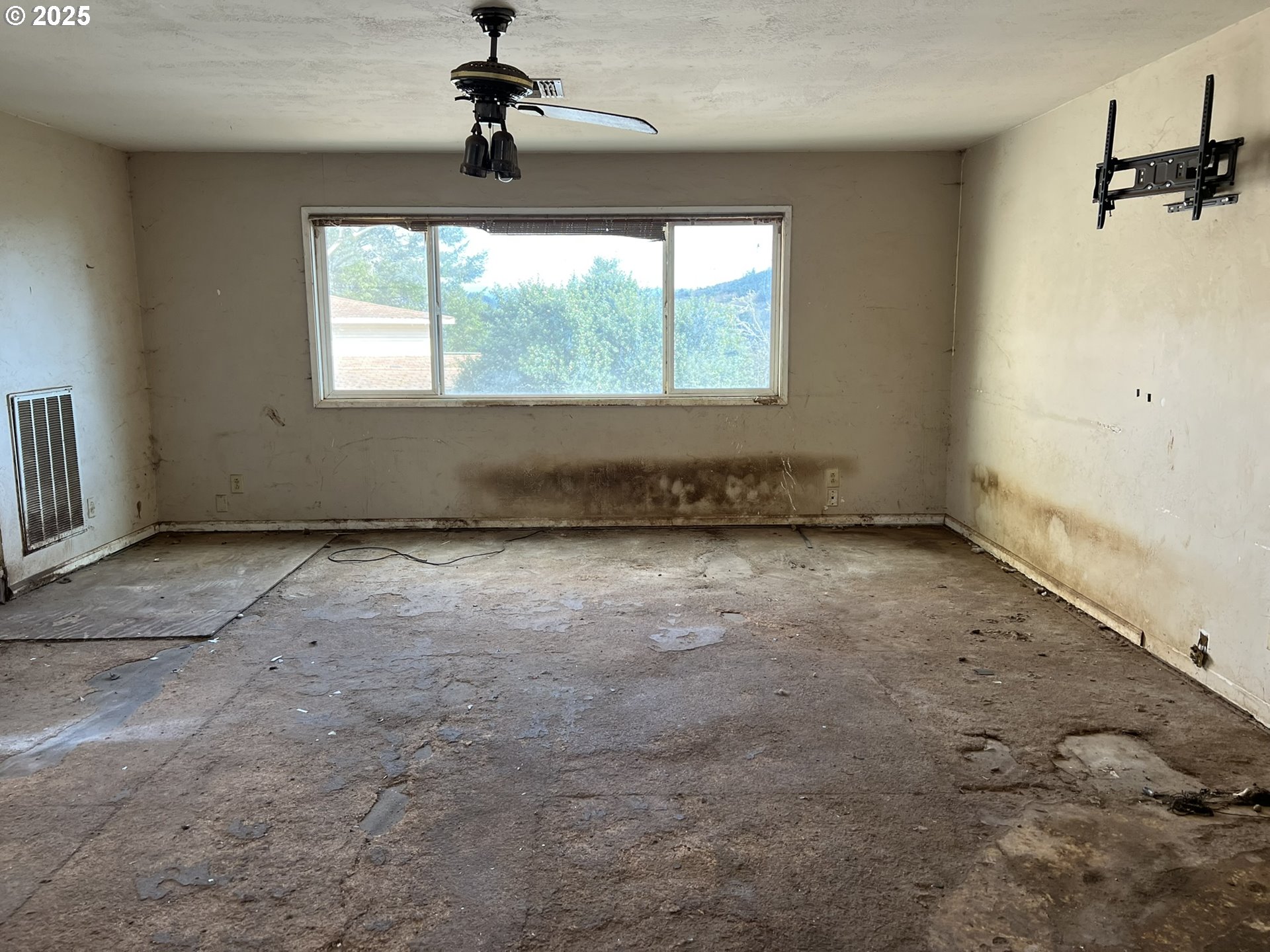 1032 Marina Heights Road Brookings, OR 97415 - Photo 10 of 43 a view of an empty room with a window