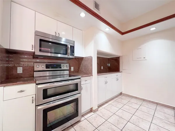 $3,900 | 1890 Brickell Avenue, Unit 6, Miami, FL 33129