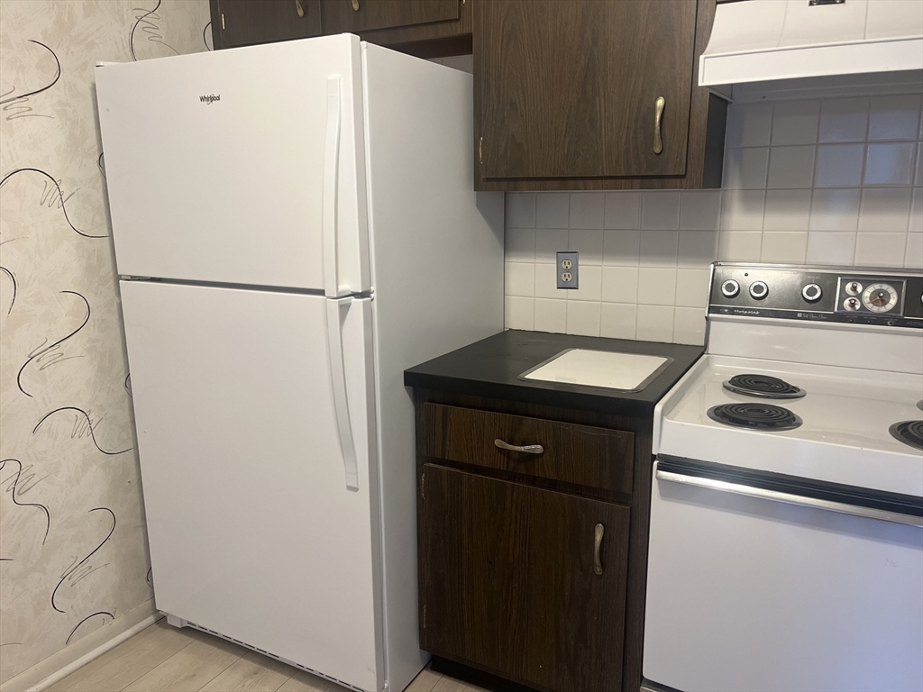 1004 Paradise Road, Unit PHB Swampscott, MA 01907 - Photo 12 of 21