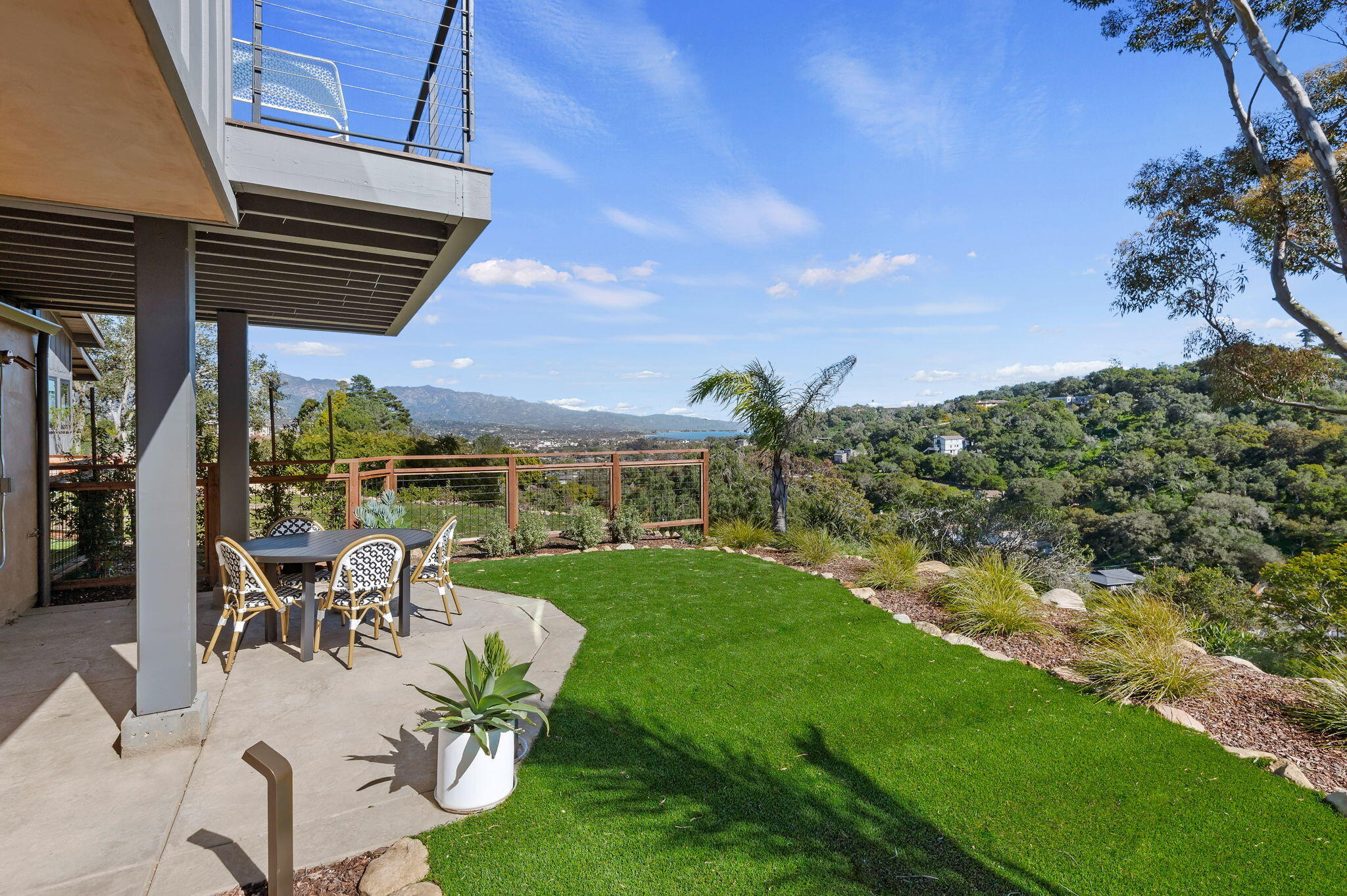 1415 La Cima Road, Unit B Santa Barbara, CA 93101 - Photo 20 of 22 21-web-or-mls-21 - Side Yard