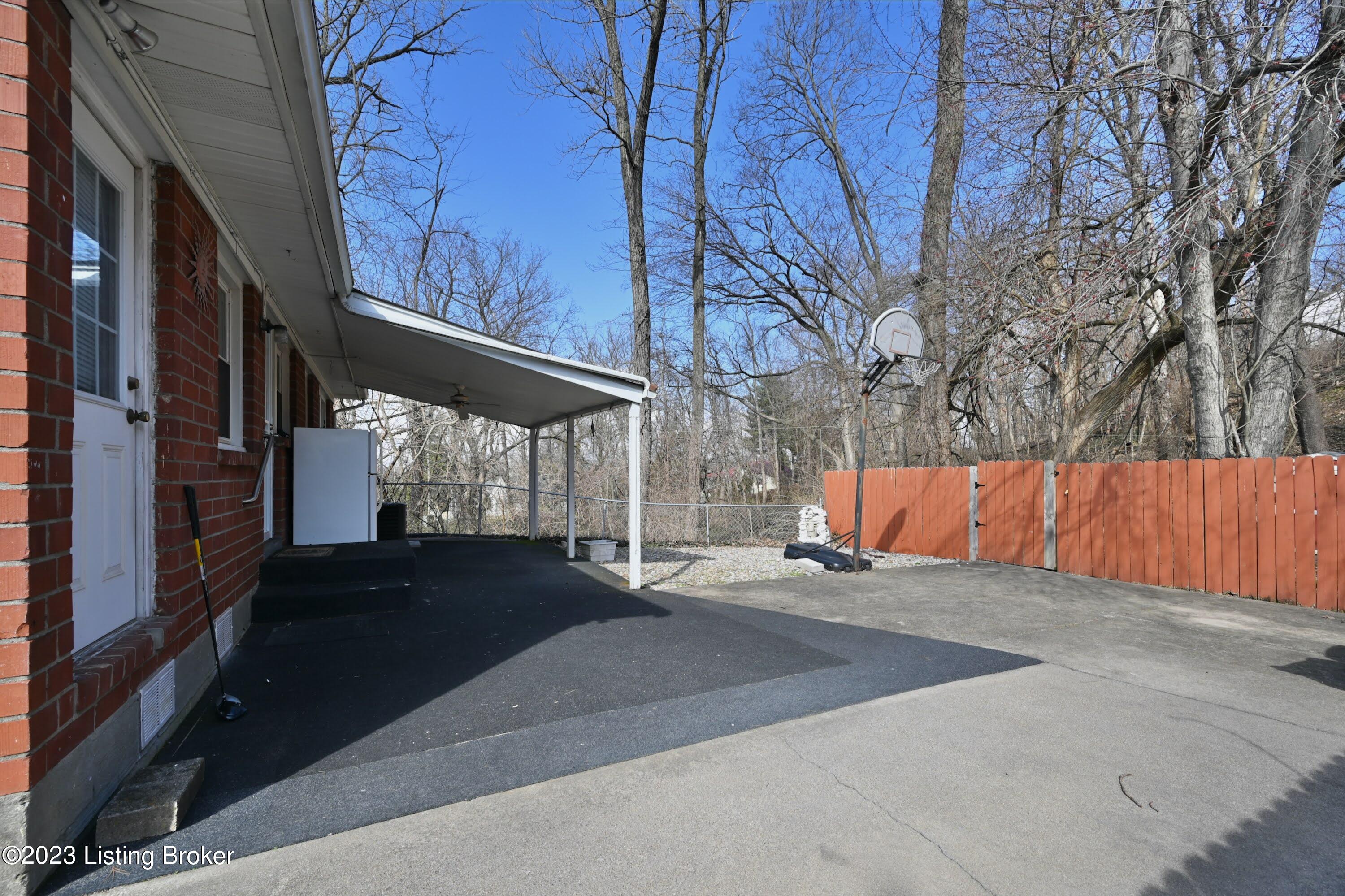 645 Emily Road Louisville, KY 40206 - Photo 18 of 20 DSC_6866