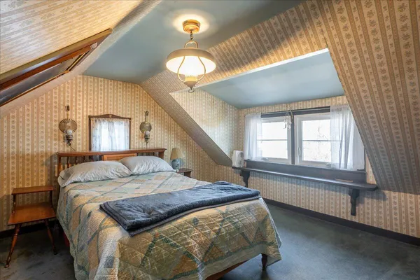 $285,000 | 40 Admontem Avenue, Rockland, ME 04841