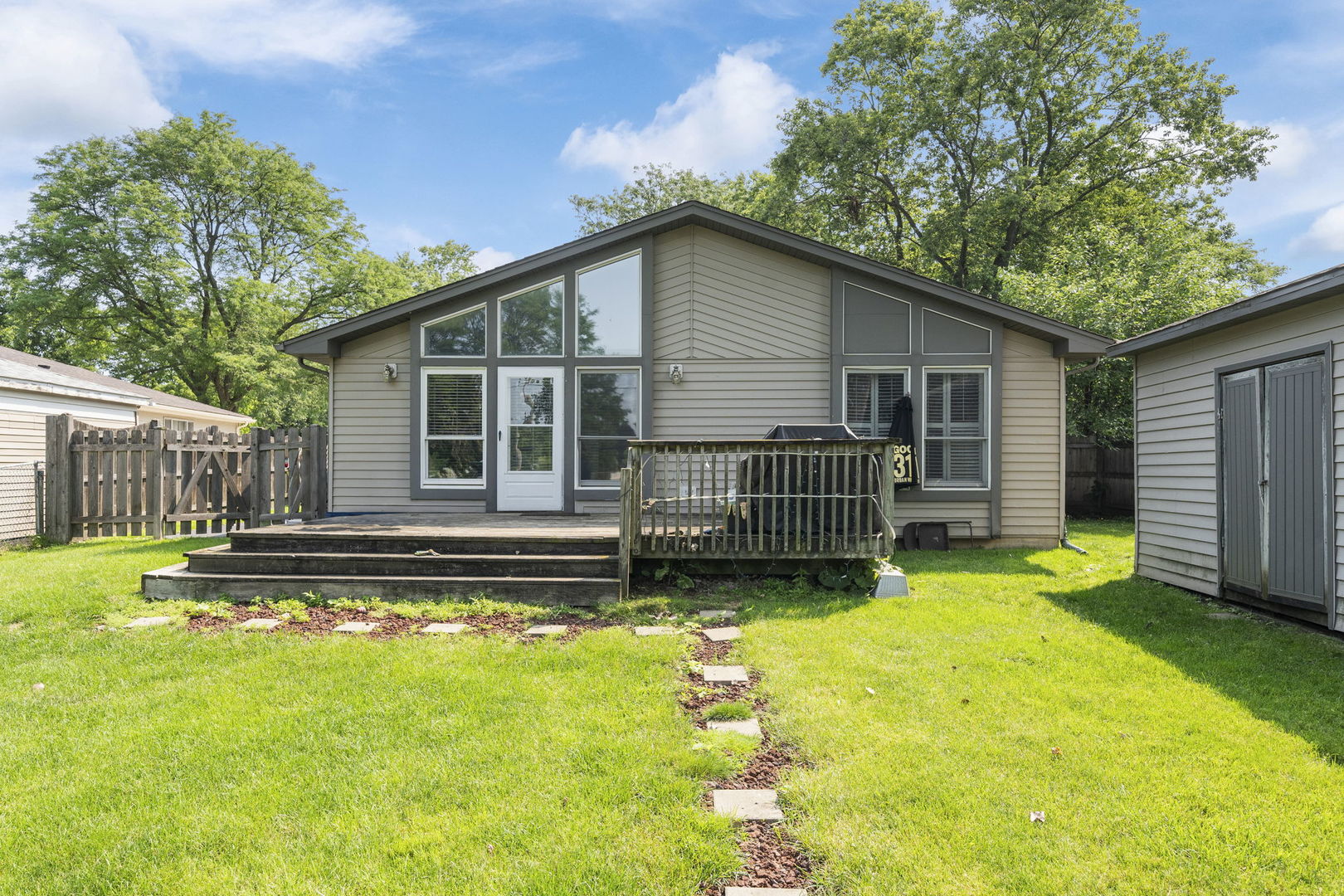 2607 School Drive Rolling Meadows, IL 60008 - Photo 15 of 23