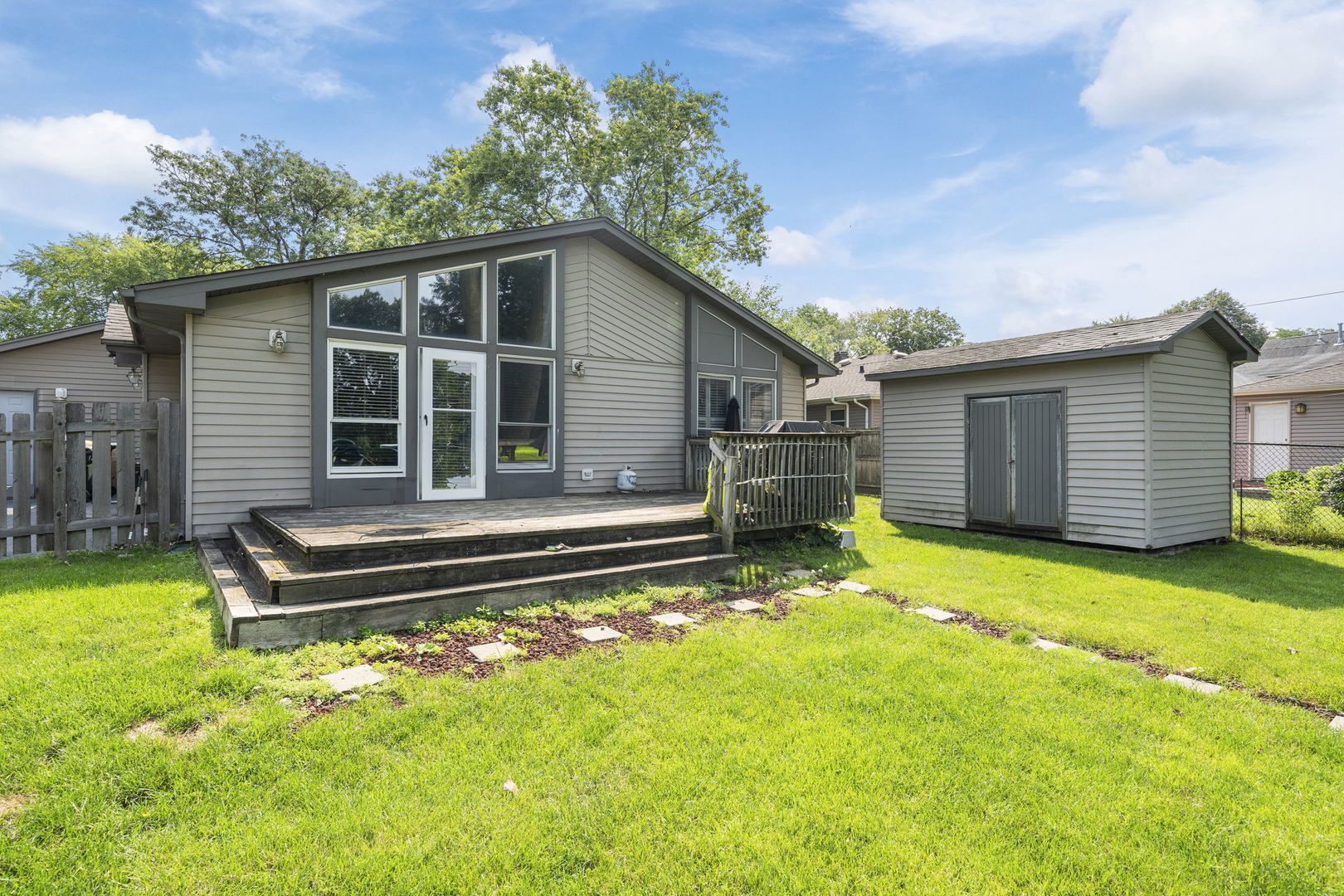 2607 School Drive Rolling Meadows, IL 60008 - Photo 16 of 23