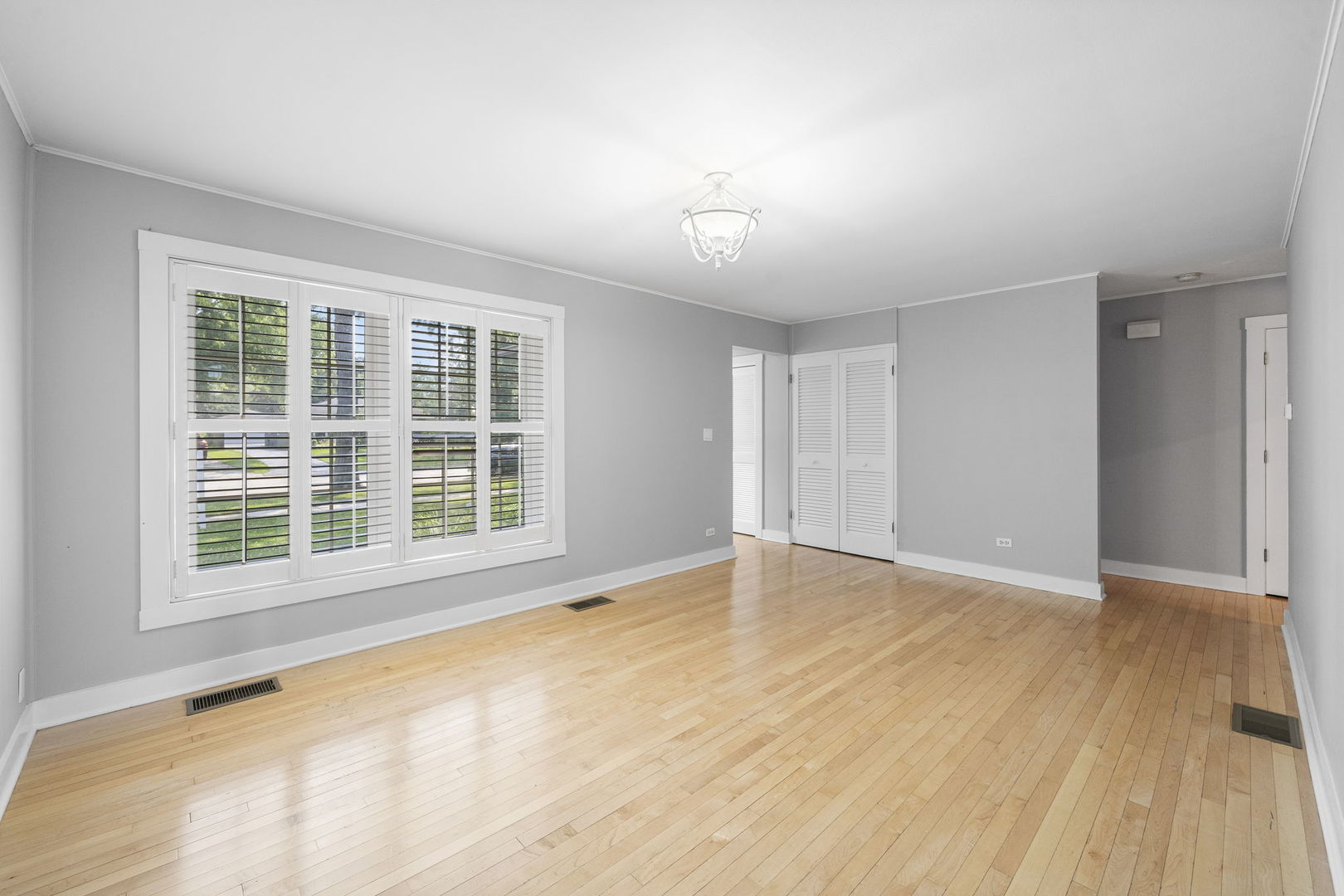 2607 School Drive Rolling Meadows, IL 60008 - Photo 2 of 23