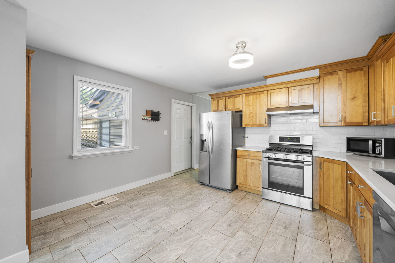 2607 School Drive Rolling Meadows, IL 60008 - Photo 5 of 23