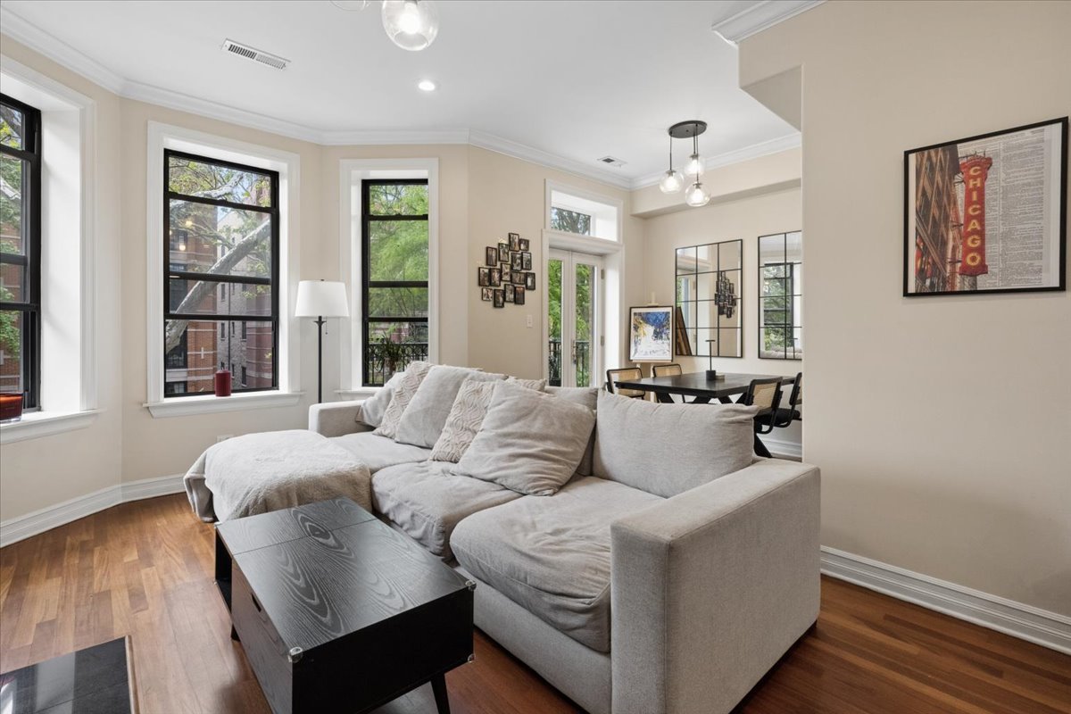 832 West Roscoe Street, Unit 2 Chicago, IL 60657 - Photo 6 of 21