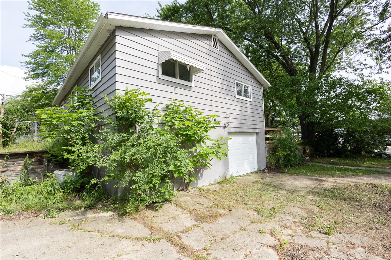 9470 Peck Road Greenville, MI 48838 - Photo 30 of 34