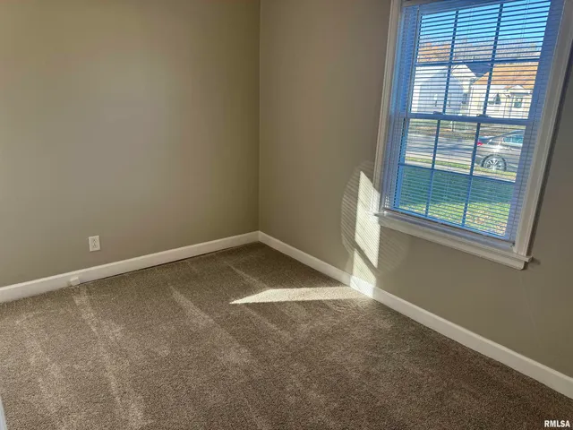 $850 | 3637 Johnson Avenue, Davenport, IA 52802