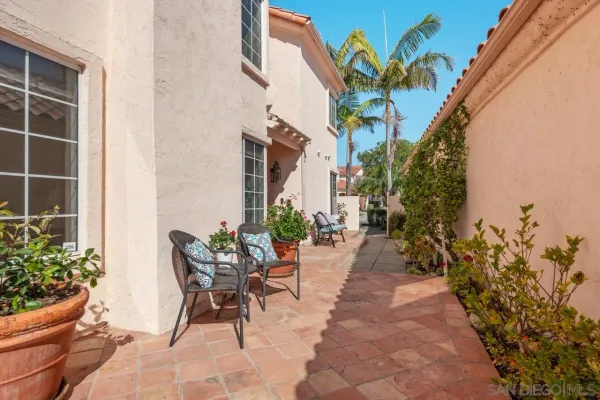 a view of outdoor space yard and porch