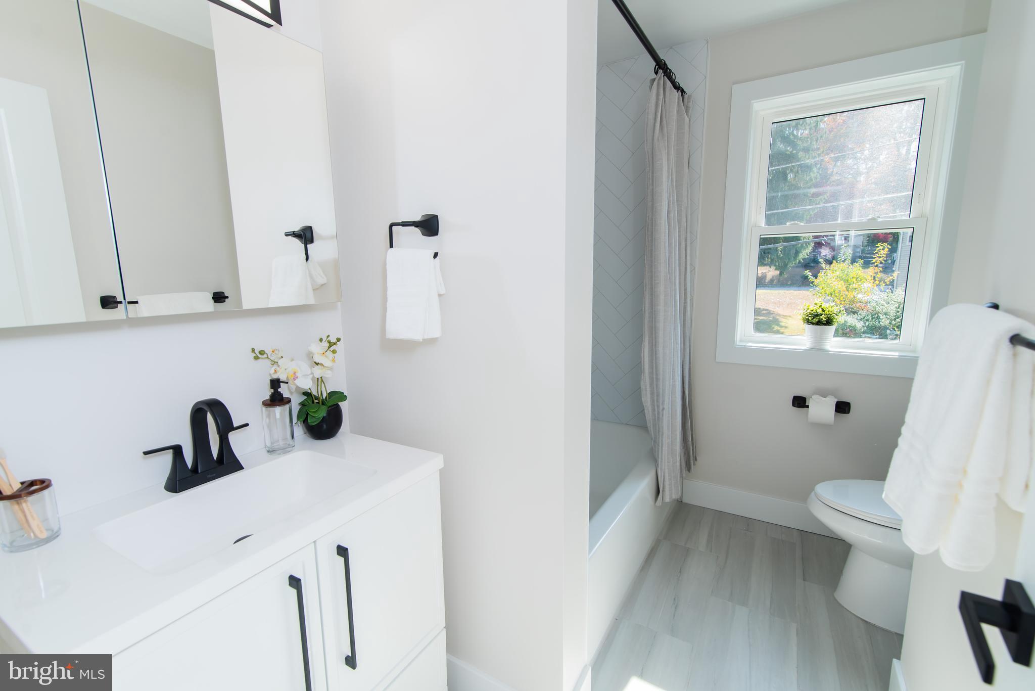 751 Edge Hill Road Glenside, PA 19038 - Photo 64 of 69 2nd Floor Hall Full Bath