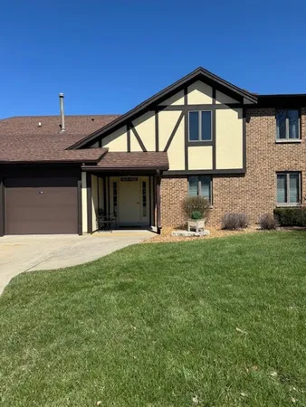 $148,900 | 606 Carol Court, Unit B2, Pontiac, IL 61764