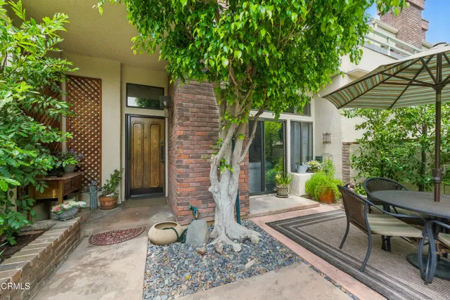 $735,000 | 18751 Hatteras Street, Unit 13, Tarzana, CA 91356