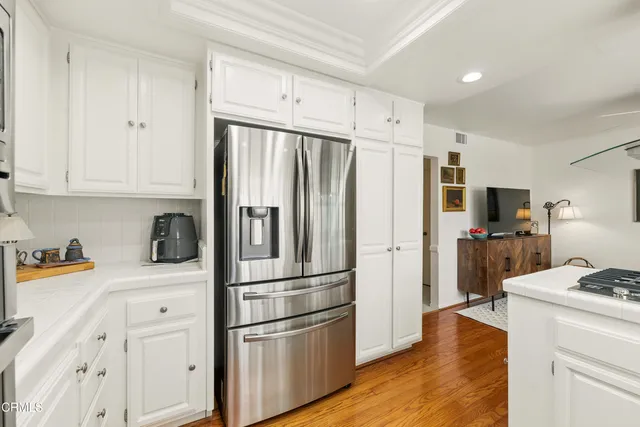 $735,000 | 18751 Hatteras Street, Unit 13, Tarzana, CA 91356