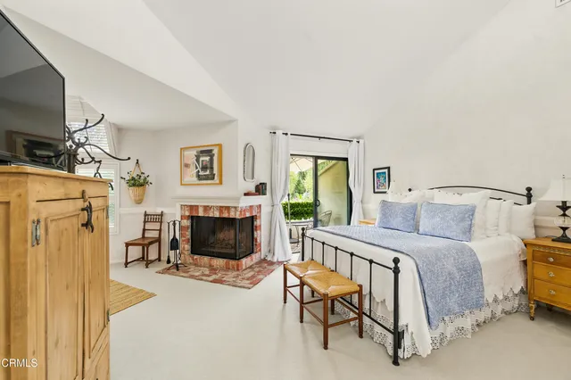 $735,000 | 18751 Hatteras Street, Unit 13, Tarzana, CA 91356