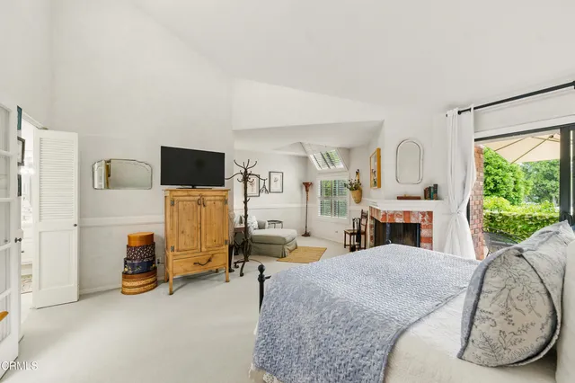 $735,000 | 18751 Hatteras Street, Unit 13, Tarzana, CA 91356