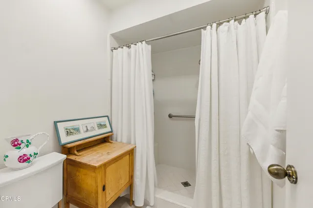 $735,000 | 18751 Hatteras Street, Unit 13, Tarzana, CA 91356