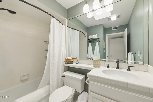 $735,000 | 18751 Hatteras Street, Unit 13, Tarzana, CA 91356