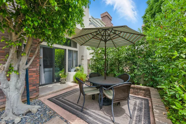 $735,000 | 18751 Hatteras Street, Unit 13, Tarzana, CA 91356