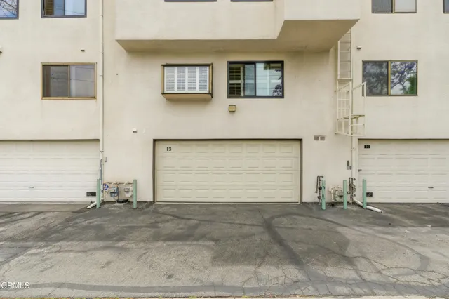 $735,000 | 18751 Hatteras Street, Unit 13, Tarzana, CA 91356