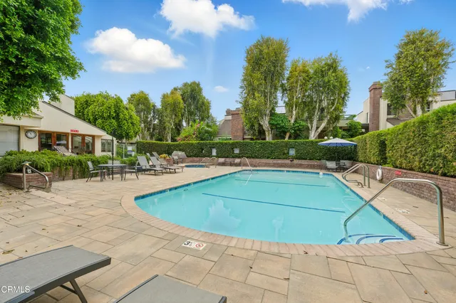 $735,000 | 18751 Hatteras Street, Unit 13, Tarzana, CA 91356