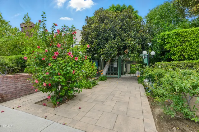 $735,000 | 18751 Hatteras Street, Unit 13, Tarzana, CA 91356