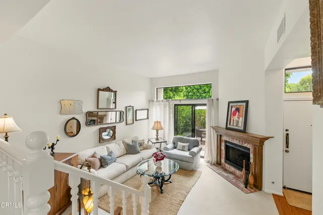 $735,000 | 18751 Hatteras Street, Unit 13, Tarzana, CA 91356