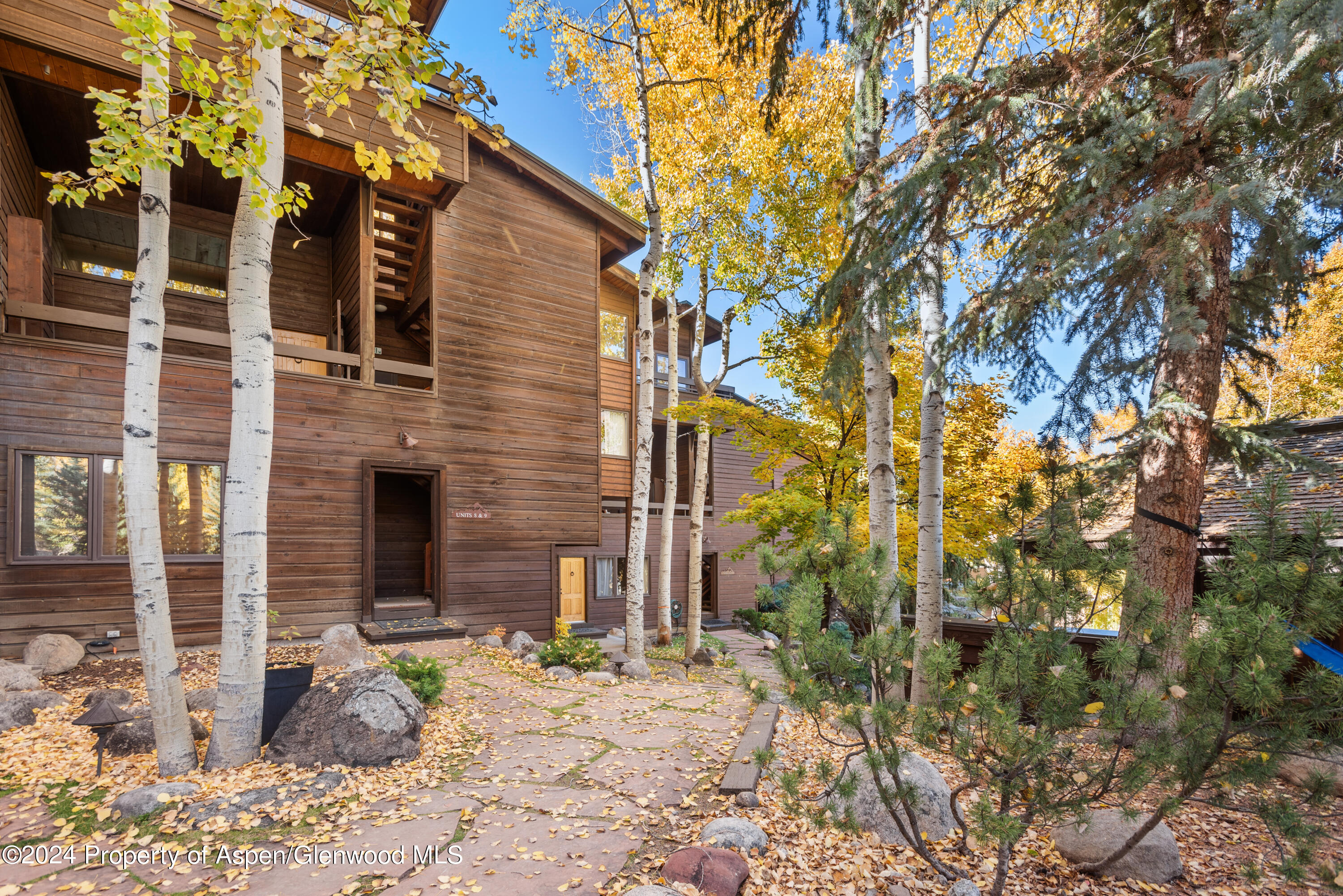 800 South Monarch Street, Unit 9 Aspen, CO 81611 - Photo 23 of 25 a backyard of a house with large tree and wooden fence