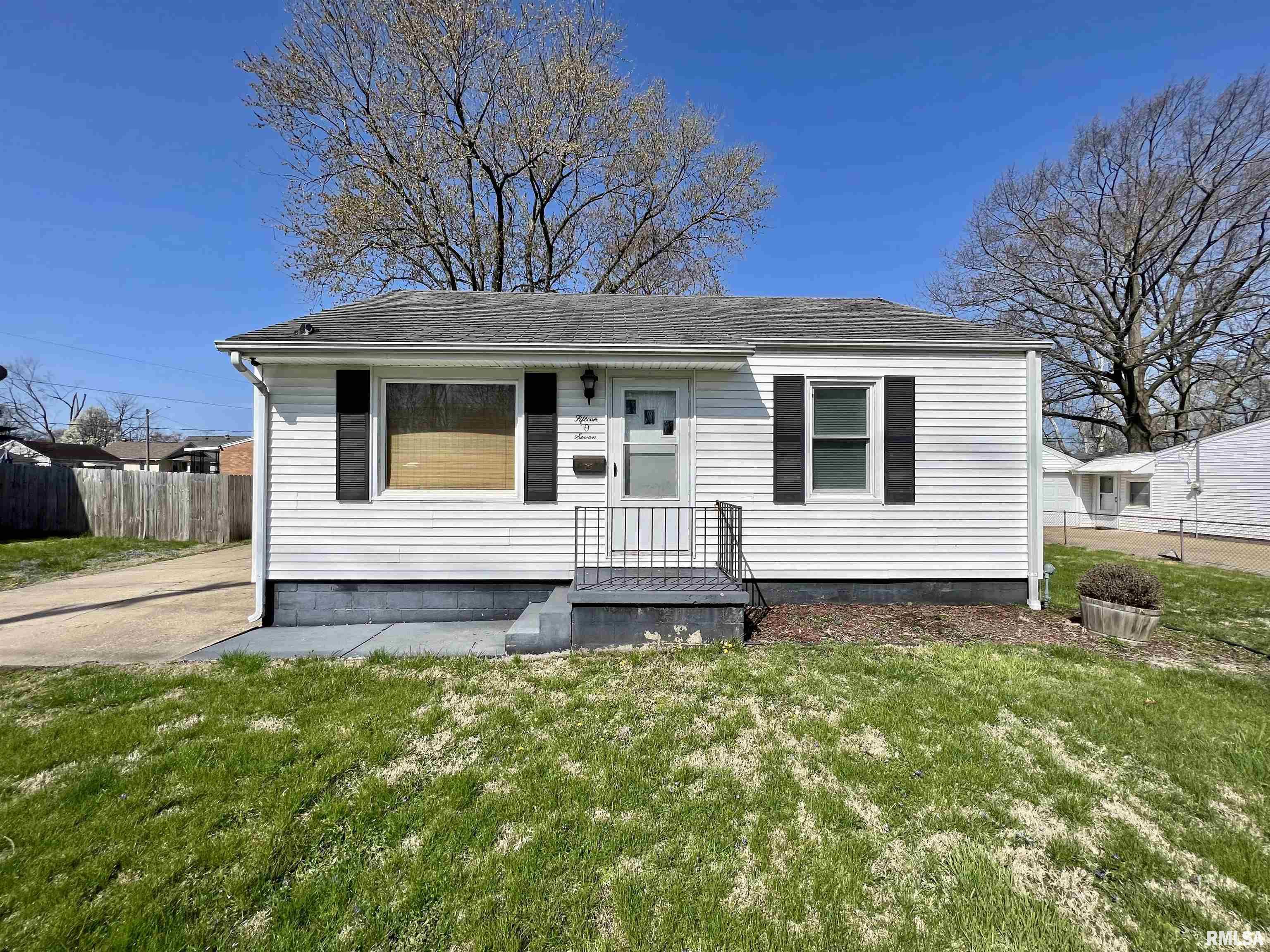 1507 North Wesley Street Springfield, IL 62702 - Photo 1 of 13