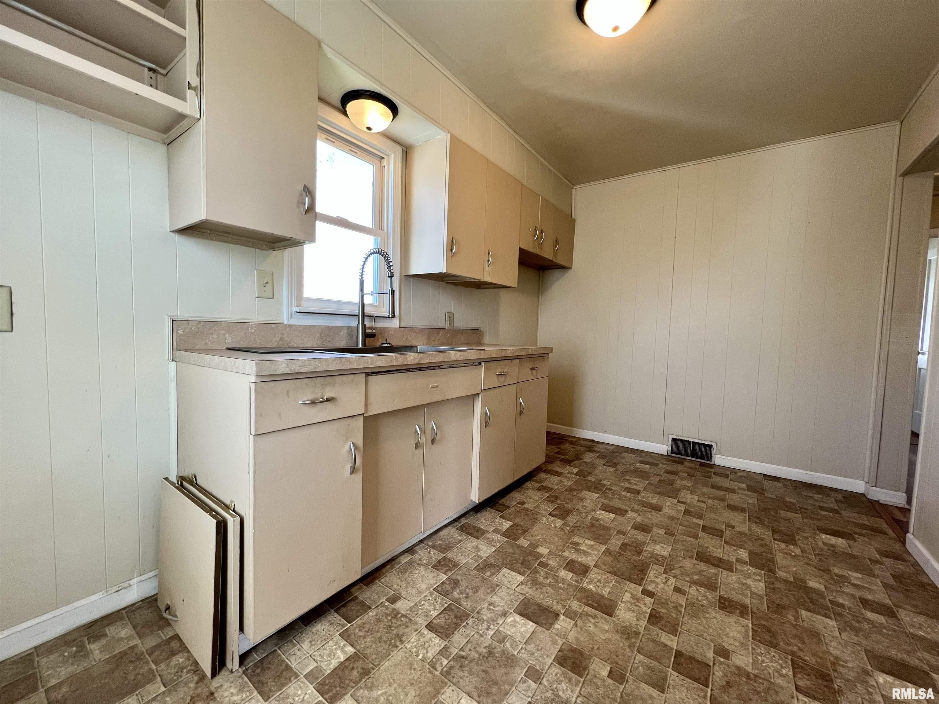 1507 North Wesley Street Springfield, IL 62702 - Photo 7 of 13