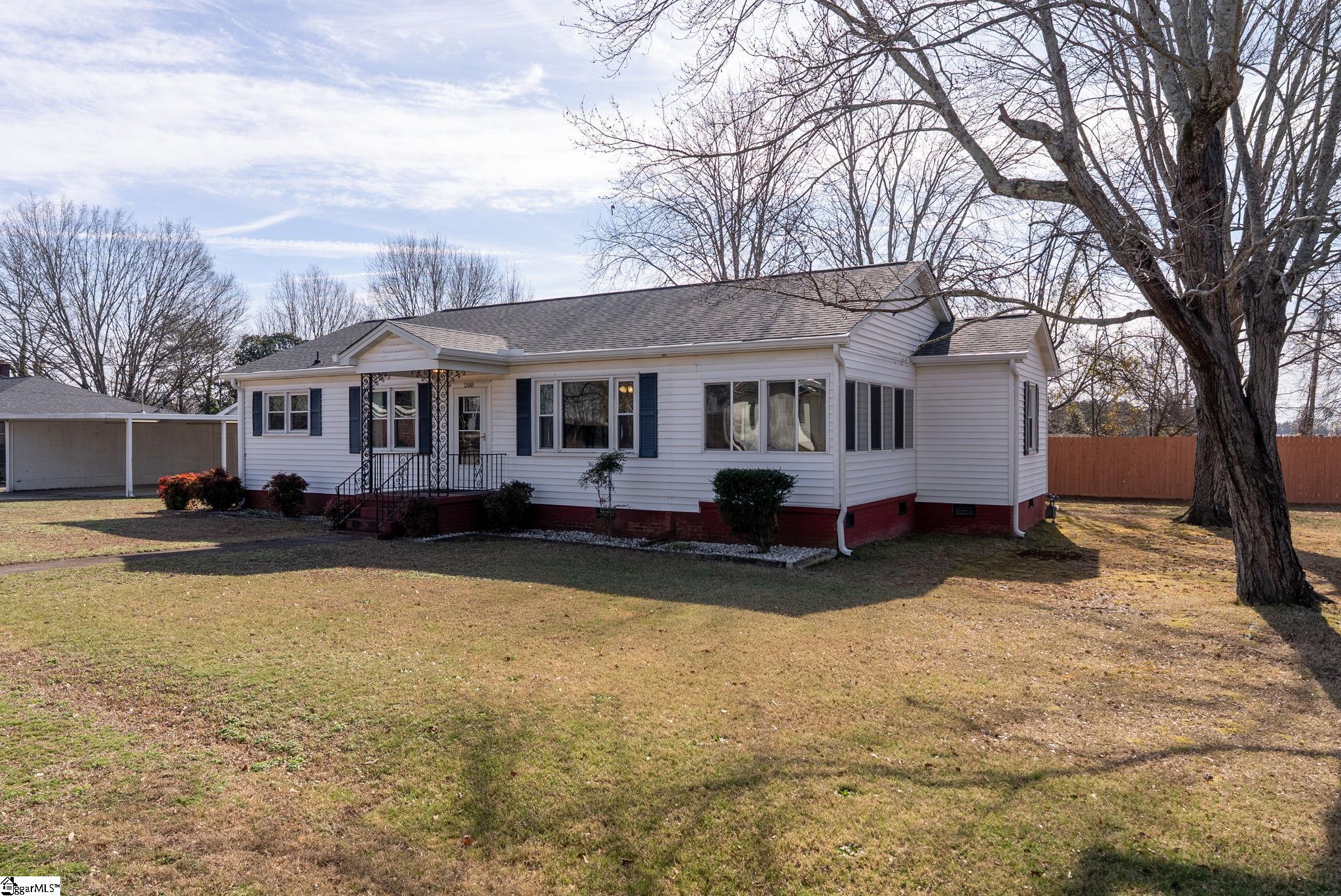 200 Oates Avenue Easley, SC 29640 - Photo 2 of 34