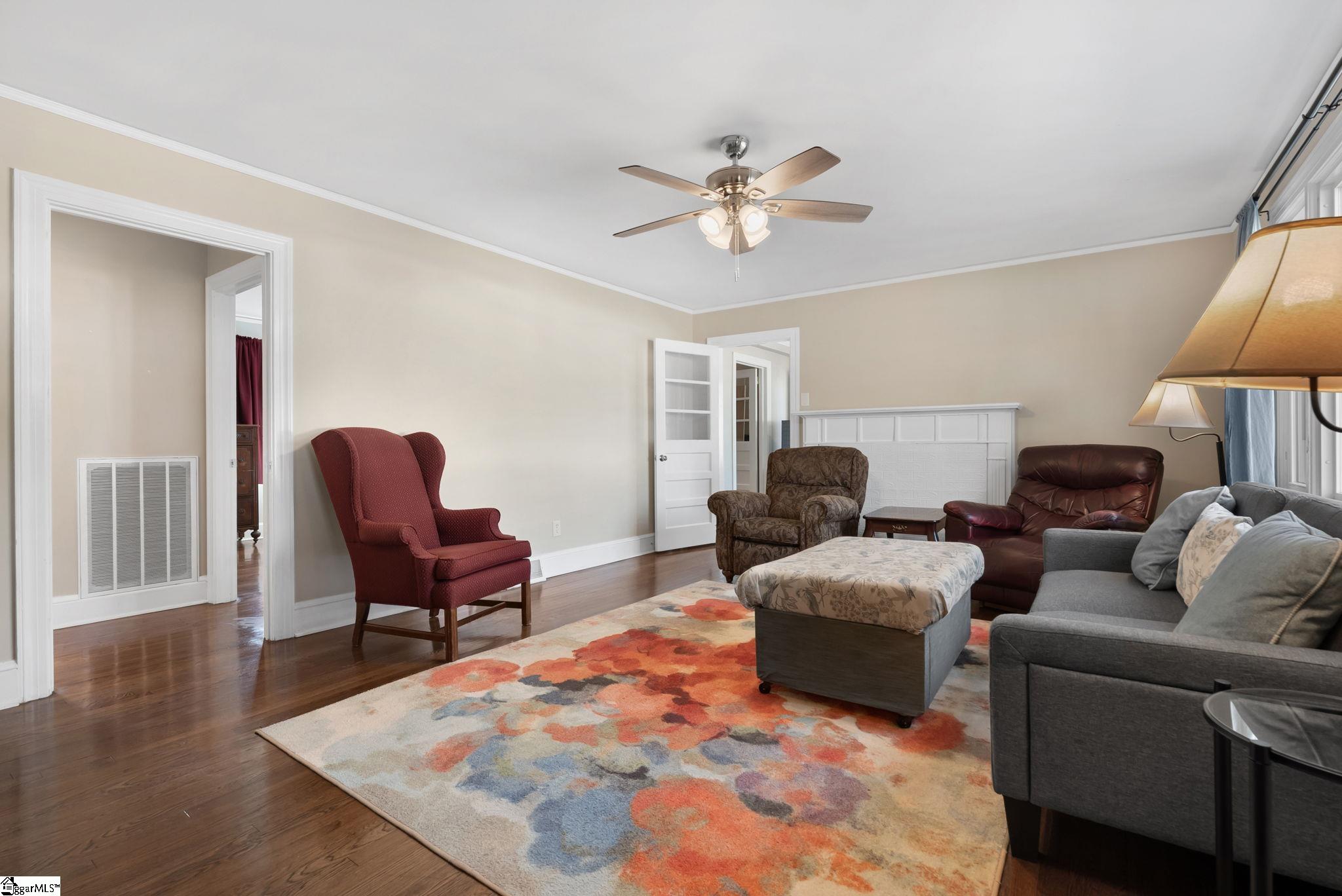 200 Oates Avenue Easley, SC 29640 - Photo 5 of 34