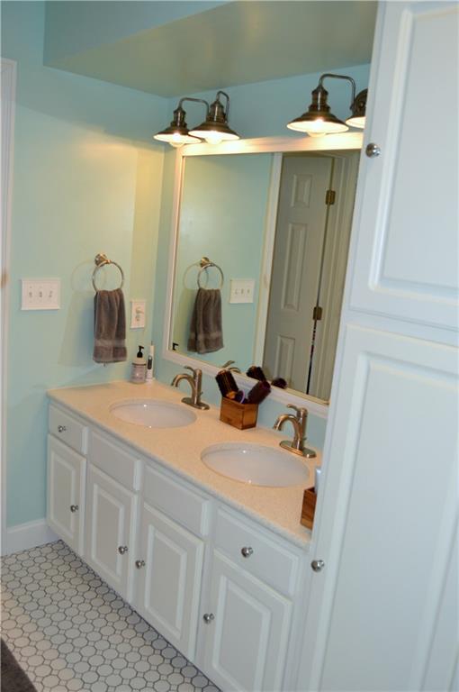 6084 Brandermill Ridge Columbus, IN 47203 - Photo 13 of 19 Gallery Image 13