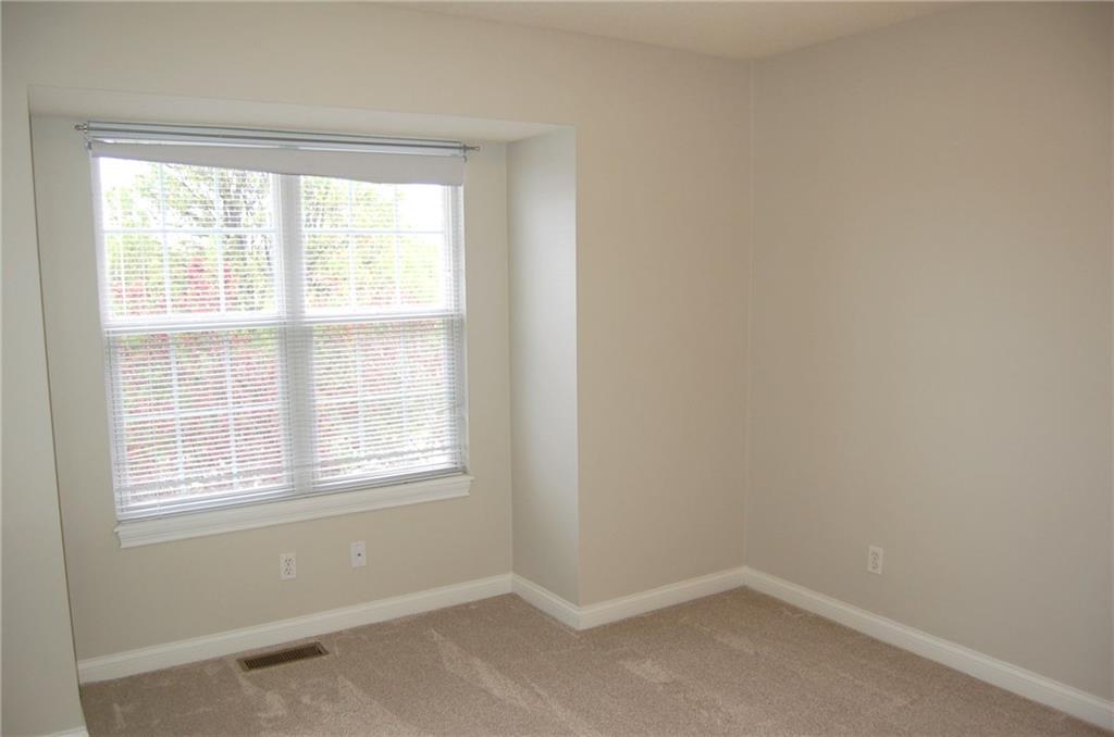 6084 Brandermill Ridge Columbus, IN 47203 - Photo 14 of 19 Gallery Image 14